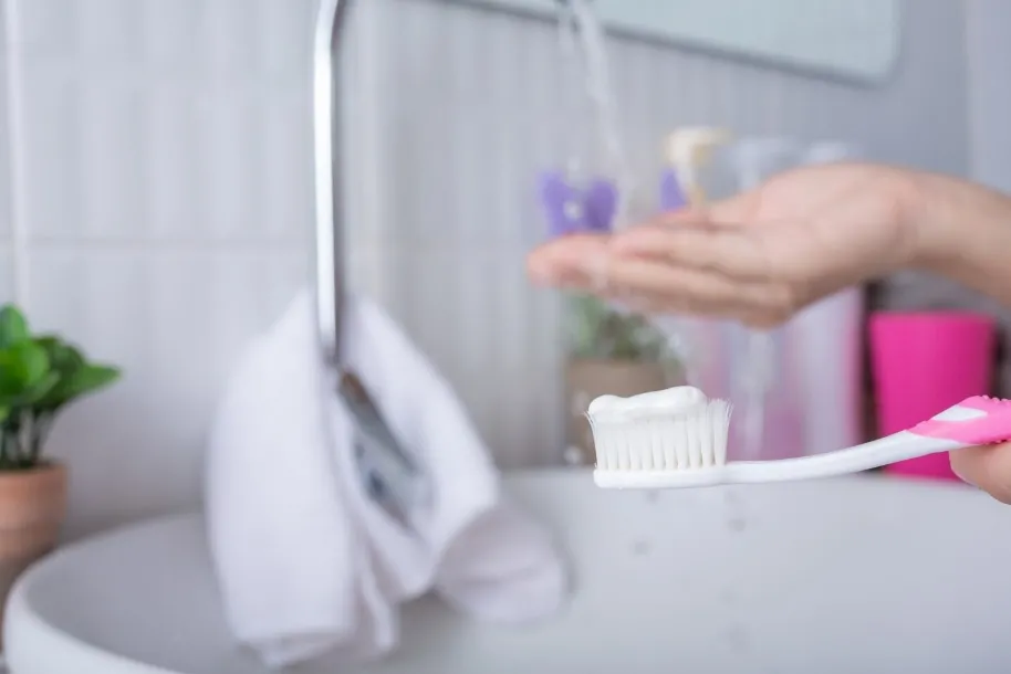 Czy samo szczotkowanie zębów wystarczy do zachowania zdrowia jamy ustnej?